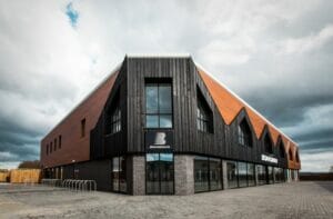 Articles 1 Performance Centre1